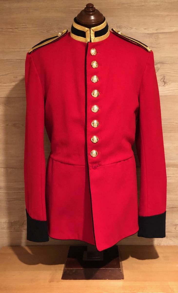 これが真の紳士の姿だ！ イギリス近衛兵が男の子にとった行動が粋でかっこいい –