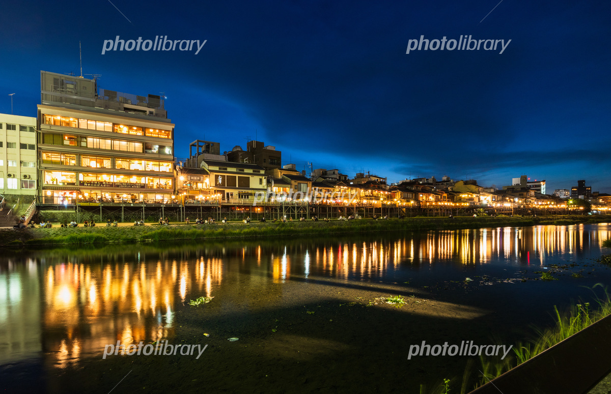 古都に一足早い夏の風情 京都で鴨川納涼床がスタート 写真・画像