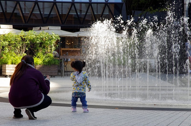 池袋西口公園の噴水 東京都 写真素材7435500- フォトライブラリ