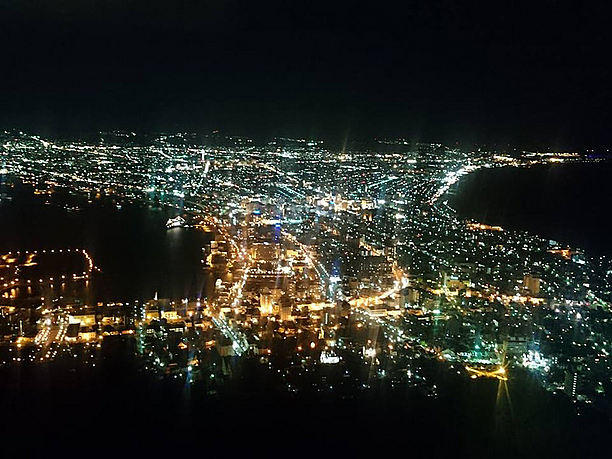 函館山展望台から函館市街の夜景 クロスフィルター 10428001007 の写真・イラスト素材アマナイメージズ