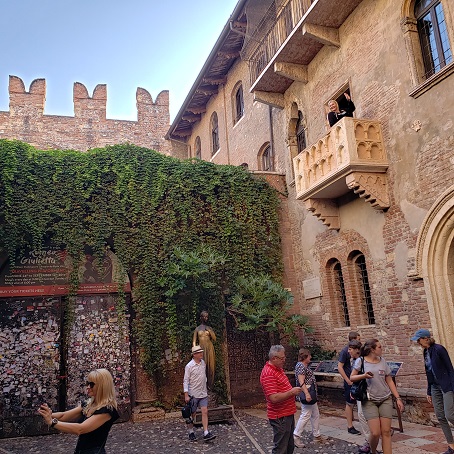 ロミオとジュリエットで知られる愛の都、イタリア・ヴェローナへ