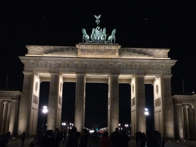 ブランデンブルク門ミッテ- ツアーとアクティビティエクスペディア
