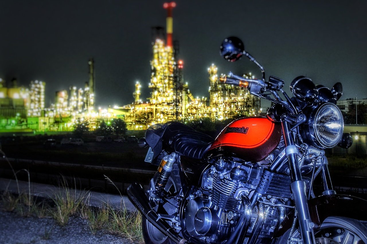 今日はバイクで定時退勤！ そのまま工場夜景の「ナイトツーリング」へ 全国オススメ工場夜景8選モーサイ
