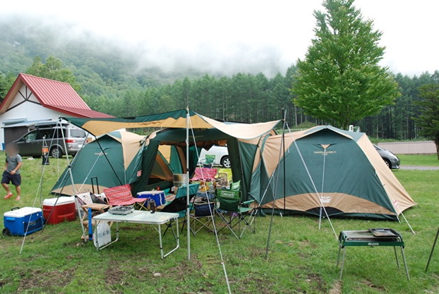 デュオキャンプ サイトレイアウト普段はソロ、珍しく2人だとギアが多い👀 詰め詰めな配置もまあ悪くない。笑 テーブル・クーラーボックス・ランタンそれぞれ2倍に増えた感じ。 灯りは多い方がいいのは間違いない🤔