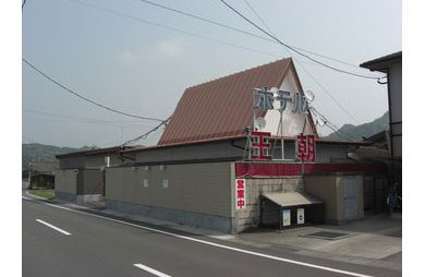 ＰＲ記事 鹿児島県霧島市】 元ラブホを改修した「INN 山一 空港店」。見た目は。。。でも、実はキッチンなし・独立棟の小さな貸し別荘？