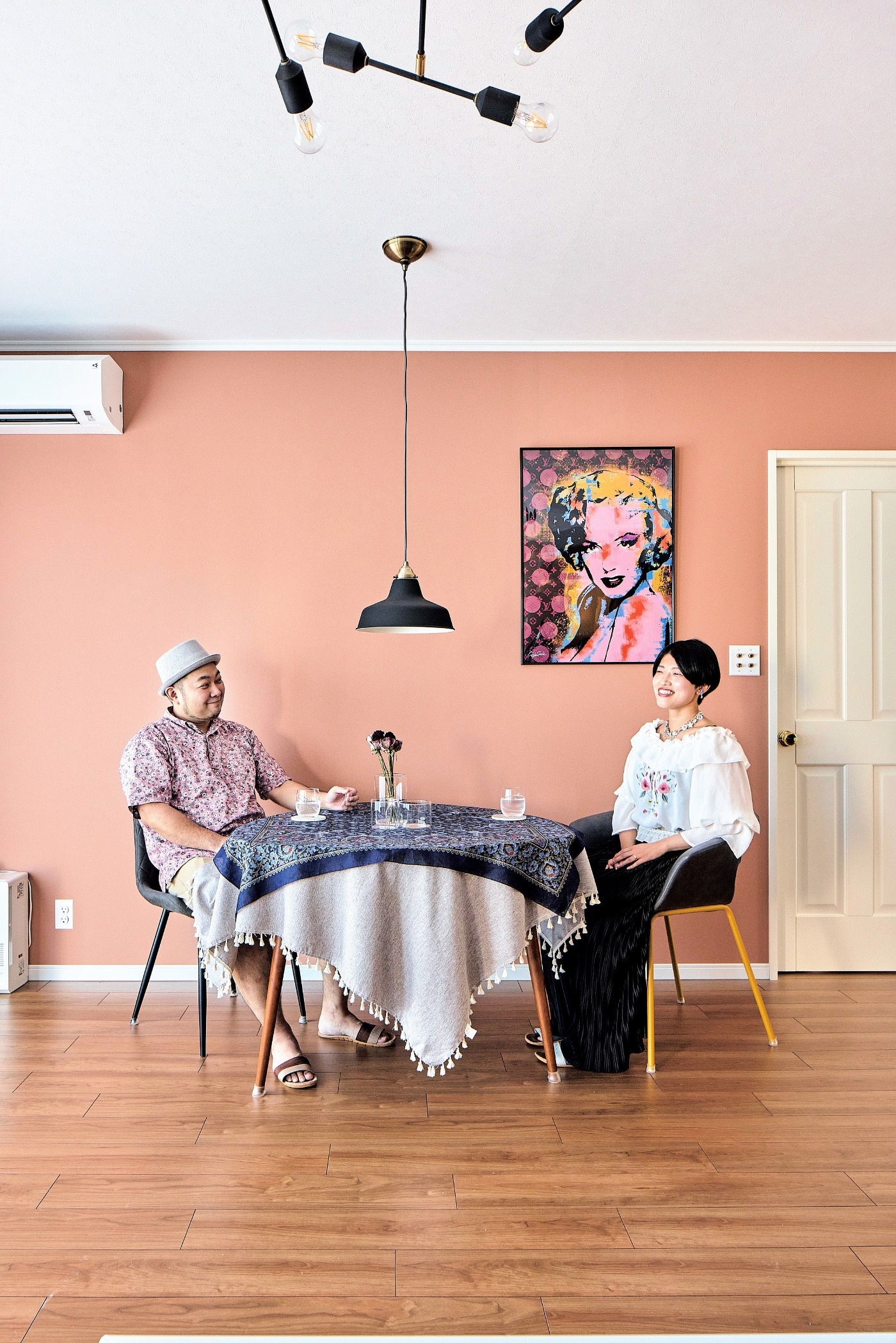 パリ5区賃貸2寝室、芸術的デコ、ルクセンブルク公園散歩、パリライフを満喫するに相応しい物件です。ご興味のある方はご連絡下さい。 オンライン 内見可能です。法人または別荘専門物件 @allofrancejp