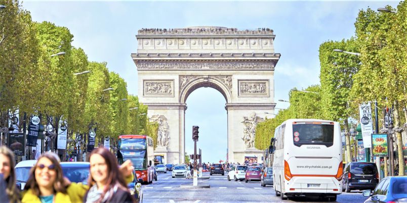 エトワール凱旋門から星のように広がるパリの道を見るのが好きKUBOGEN