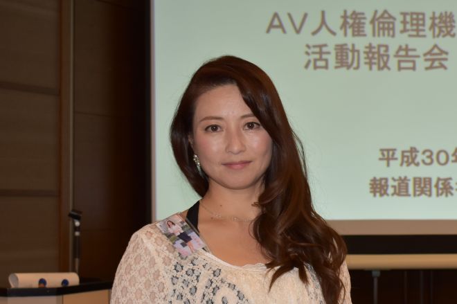 Amazon.co.jp: 新人AV女優生まれて初めてのナマ中出し 佐藤しお