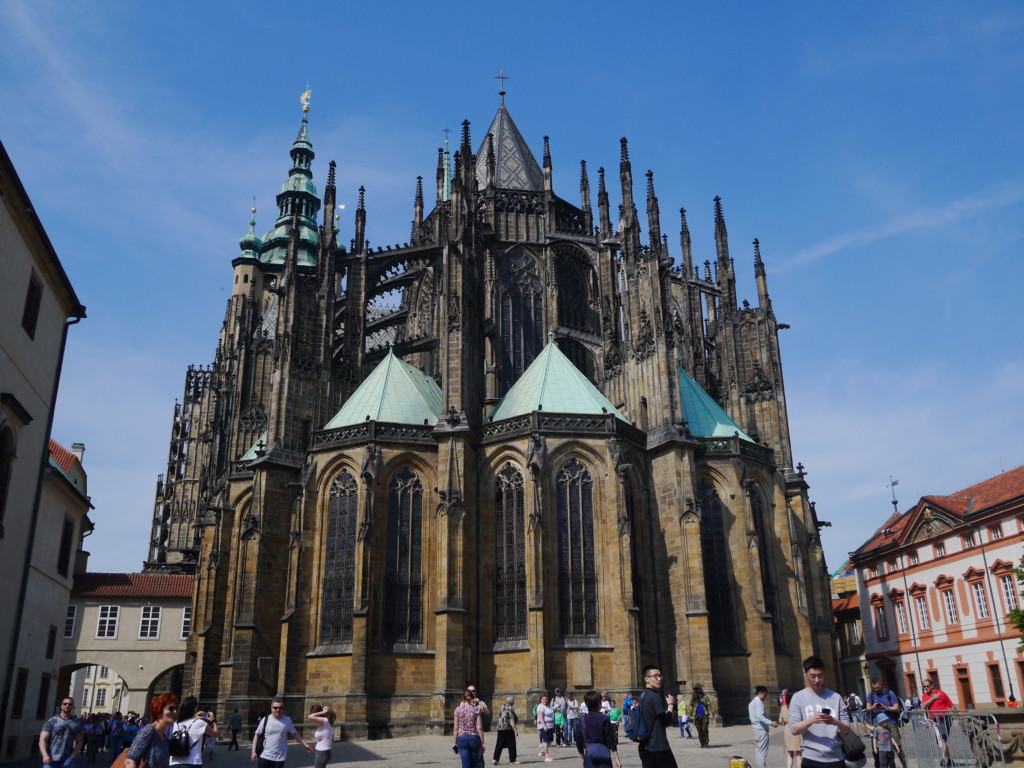 完全なプラハ城ツアー インテリアへのチケットを含む