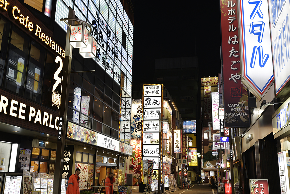 納入事例のご紹介：歌舞伎町 仲見世通り街路灯 |