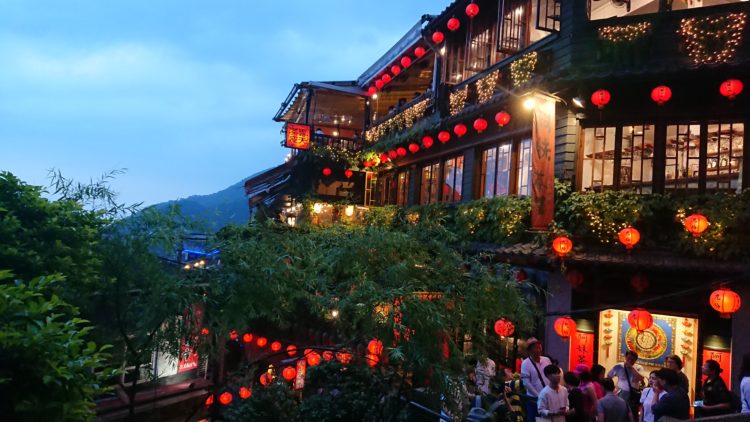 九份の豎崎路は千と千尋の神隠しの舞台なの!?lade