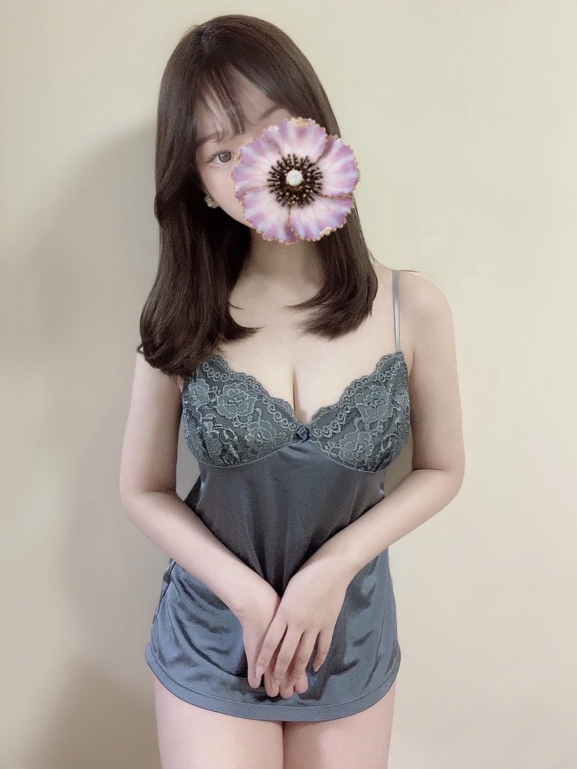 細身巨乳彼女と同棲はどうですか?」グラビアアイドル伊織いおが美ボディ彼女ショット披露 | mixiニュース