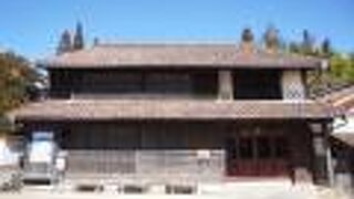 赤いベンガラの町並み「吹屋ふるさと村」へ日帰りドライブ - 晴れの国から旅まち巡り