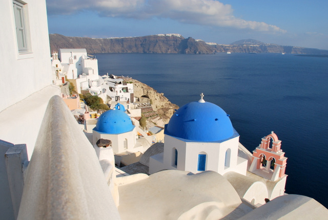 世界のかわいい家 1 青く透き通ったエーゲ海に浮かぶ白亜の街 ギリシャ