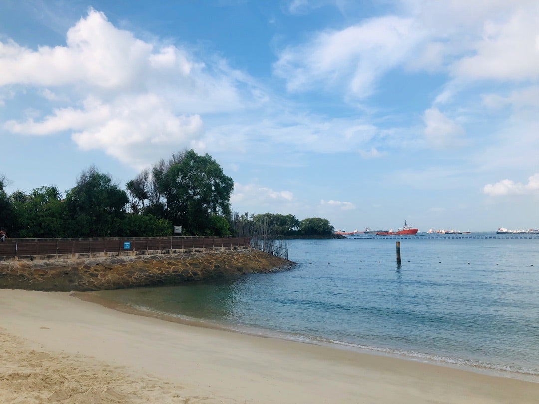 Siloso beach🏝️ シンガポールで1番好きなビーチ🤭 シート広げてのんびり出来る🐠シャワーもセブンイレブンもあるし、夕陽も綺麗だよ🌅siloso silosobeach