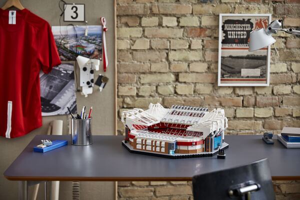 ⚠️即日発送⚠️LEGO オールド・トラッフォード おまけのライト付き