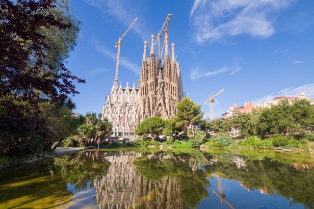 スペイン世界遺産 サクラダファミリアはいつからなぜ作られた？いつ完成する？歴史と意味を解説地球の歩き方