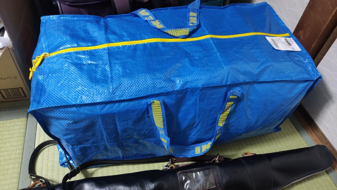 片道飛行機旅を終えた段ボールの状態まよねーぜ