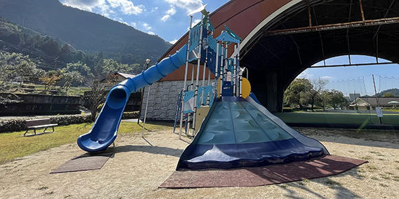 パリ・マレ地区で遊具が充実している公園！Square du Temple -