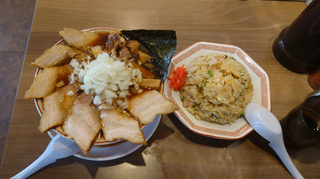 柏【ぎょうざやさん】最怖コスパのデカ盛りチャーハンが想像を超えてきた。3.425 | ご飯を食べたら吹っ飛んだ