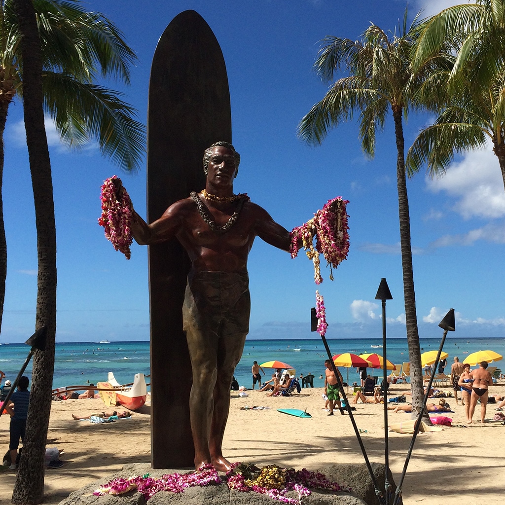 デューク・カハナモク像 デューク・カハナモク・スタチューハワイナビ