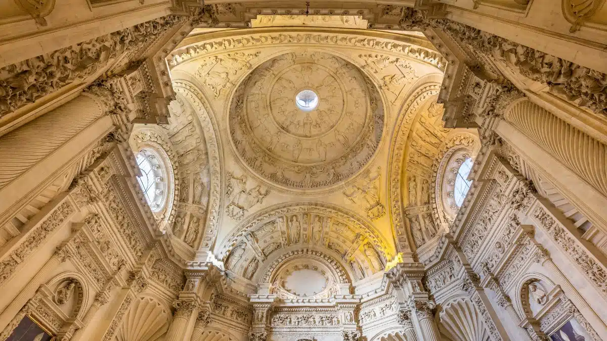 スペイン 世界遺産のセビリア大聖堂！建物も規模も人もすごかったBecolog