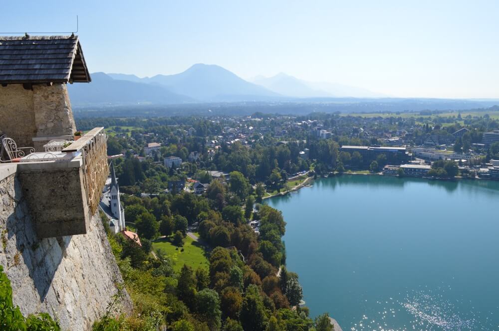 スロベニアきっての景勝地「ブレッド湖」見所と行き方＆ブレッドケーキ