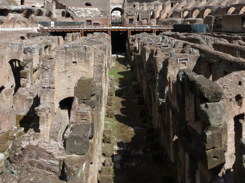 コロッセオの見どころ ローマ観光必見！世界最大の円形劇場 イタリアの誇る世界遺産に感動 - Petite