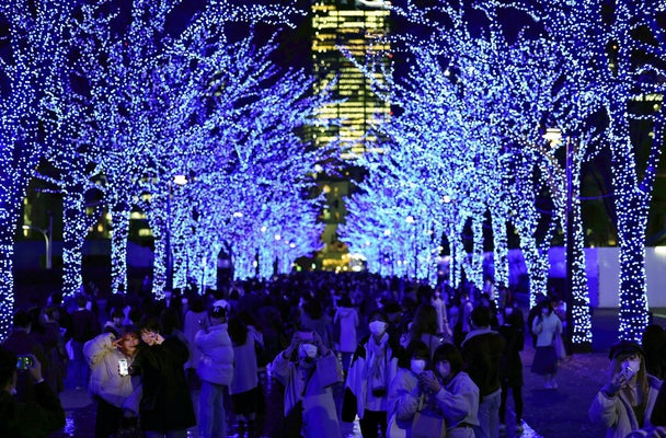 青の洞窟 SHIBUYA 2024」現地レポ！渋谷最大級66万球のイルミネーション 巨大スノードーム、キッチンカーも登場 -シブきち井の頭線沿線のローカルメディア