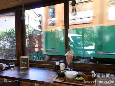 江ノ電が見える AWkitchen GARDEN