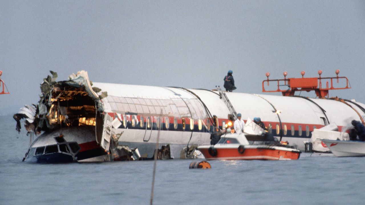 独自 JAL機“炎上”で緊迫の現場 消火用の水が“残量低下”の異例事態も “水中ポンプ”「スーパーポンパー」で海水を放水FNNプライムオンライン