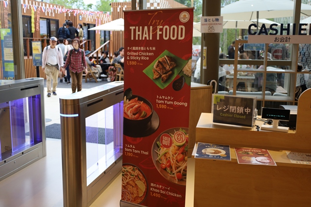 今日はタイのナショナルデー！ なんとご招待いただき、式典とパフォーマンスを観ることができました☺️タイパビリオン は、いつもいろいろなワークショップがやっていて、大好きなパビリオンの一つなので、とても嬉しかったです！ 次々に演目が変わるスピード感が、本当に