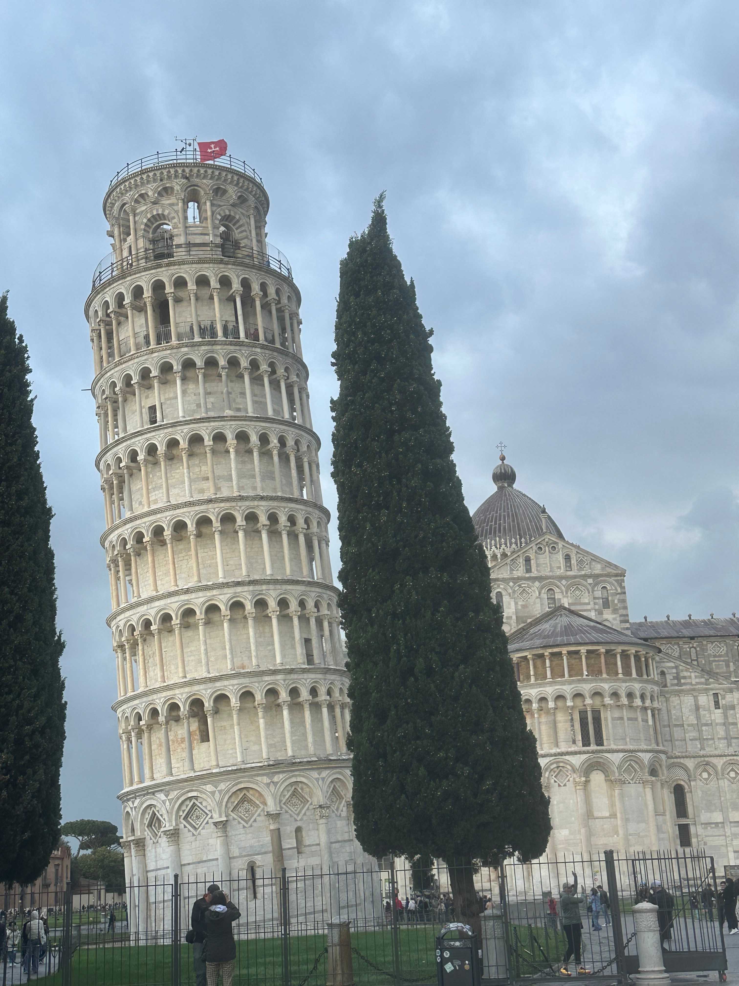 イタリア「ピサのドゥオーモ広場」 あの斜塔はほんとに傾いてる？ -