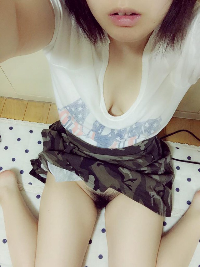 美乳むっちり尻動画』中国系Twitterで話題の台湾 エロ垢女子, 制服姿でセクシーアピールしちゃいます！ | 裏垢女子とおな電