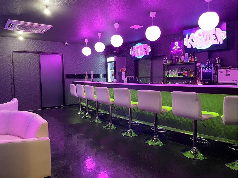 Girl's Dining Bar