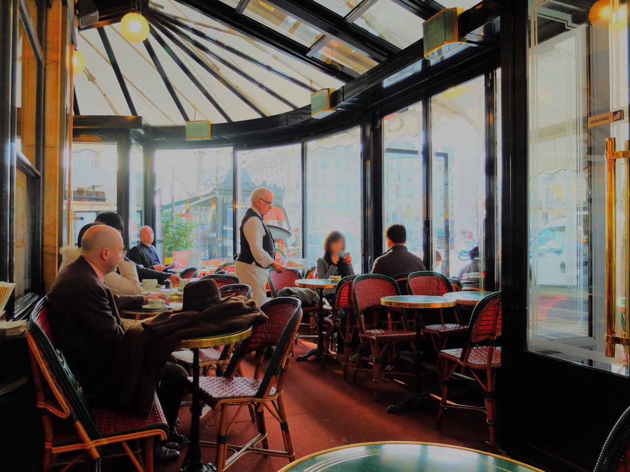 フランスのカフェ文化の歴史、写真で振り返る - WSJ