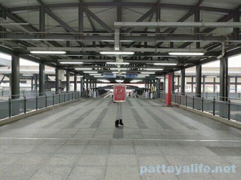 ドンムアン空港→フアランポーン駅まで鈍行の旅 キハ183との再会 : カオスが向こうから迫ってくる：アジア鉄道旅行記
