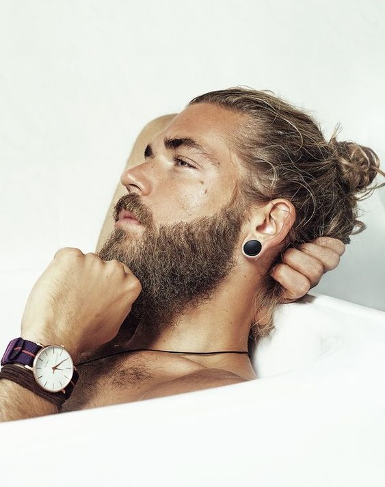 フリー写真シェービングクリームをつける外国人男性パブリックドメインQ：著作権フリー画像素材集