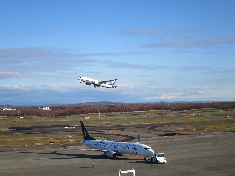 はじめての一眼 ～新千歳空港で飛行機を撮る～ ぽけおさんαcafe αの写真投稿サイトソニ