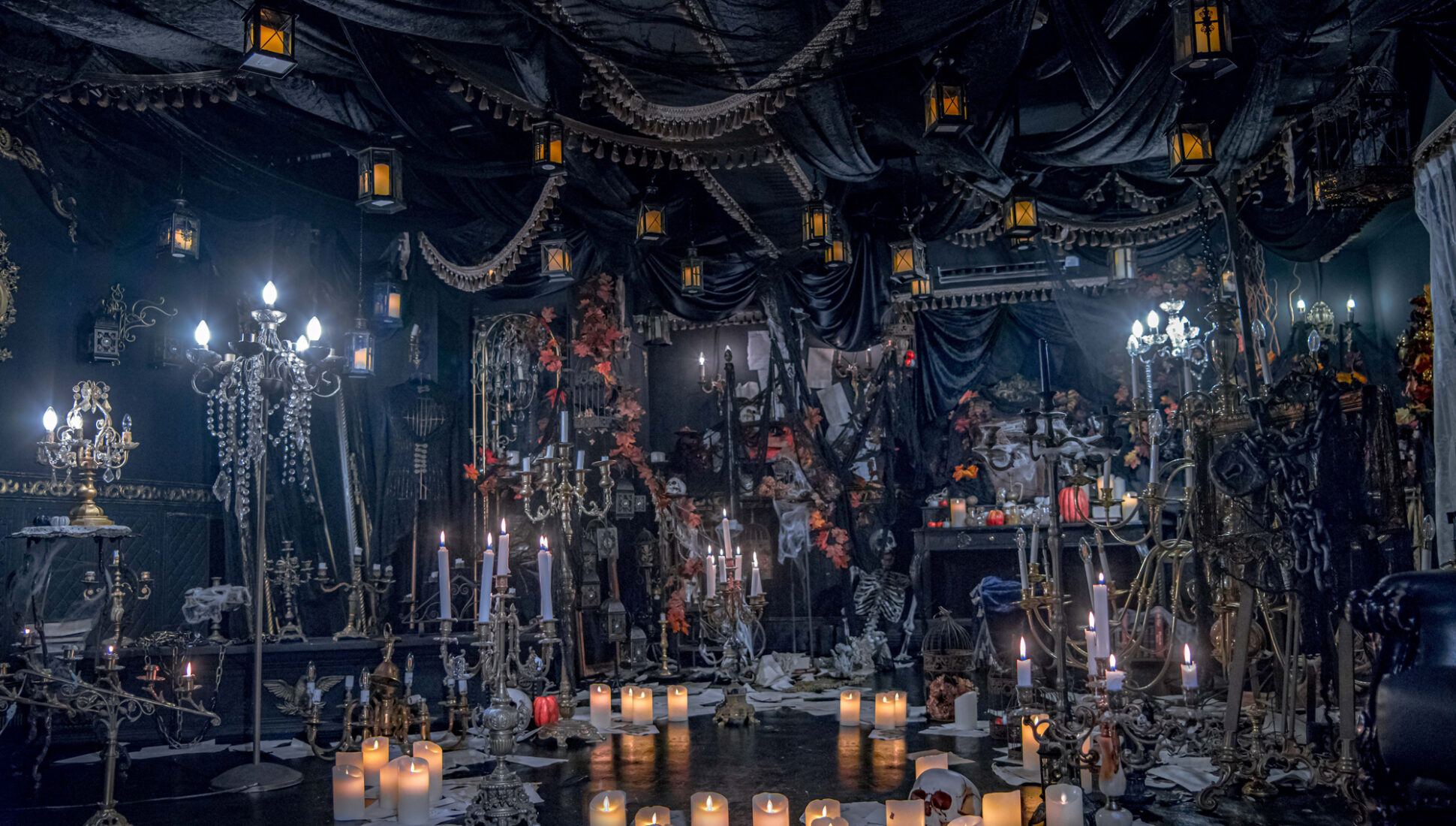 東京・駒込 TokyoUnderGround BunkyoSchwarz 白と黒2種のステージと本格的なGothicを展開レンタル