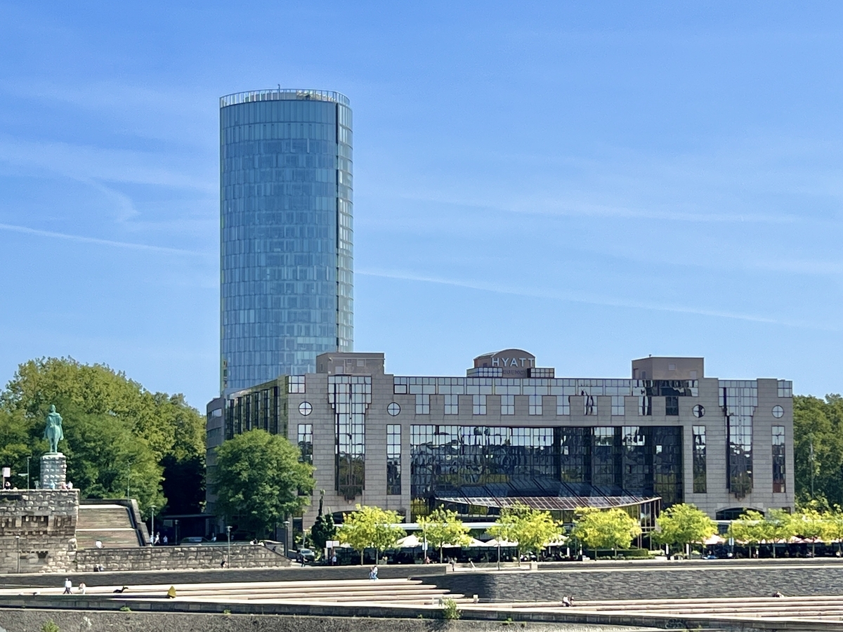 ドイツ旅2017 05 ケルン・メッセ・ドイツからデュッセルドルフ空港行きの電車が遅延して焦るの編