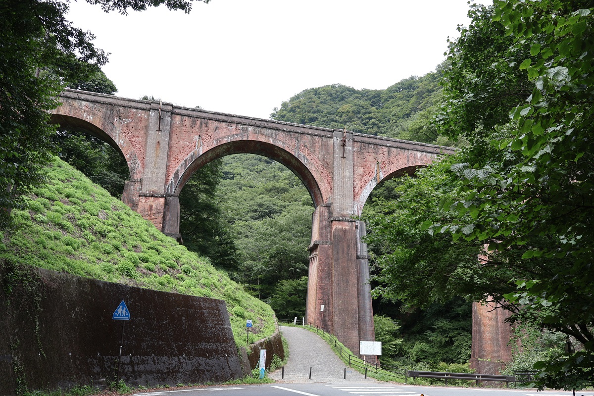 群馬 めがね橋 美しい紅葉と不思議なトンネル今日という日を忘れずに