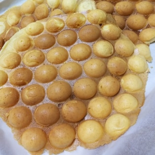 出店者紹介：HOME＋ カリカリもちもちふわふわ甘いガイダンジャイが美味しいHOME+さん。キッチンカーで参加です。春マルシェでは何味が食べられるかな。楽しみです♪。@cafe_homeplus_sado_jp佐渡島エックワッフルスイーツ香港スイーツ ＃ガイダンジャイ香港