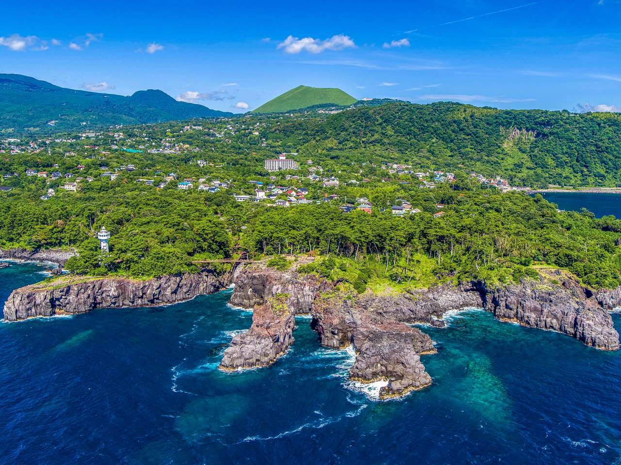 伊豆半島の絶景スポット：城ヶ崎海岸と門脇吊り橋の魅力