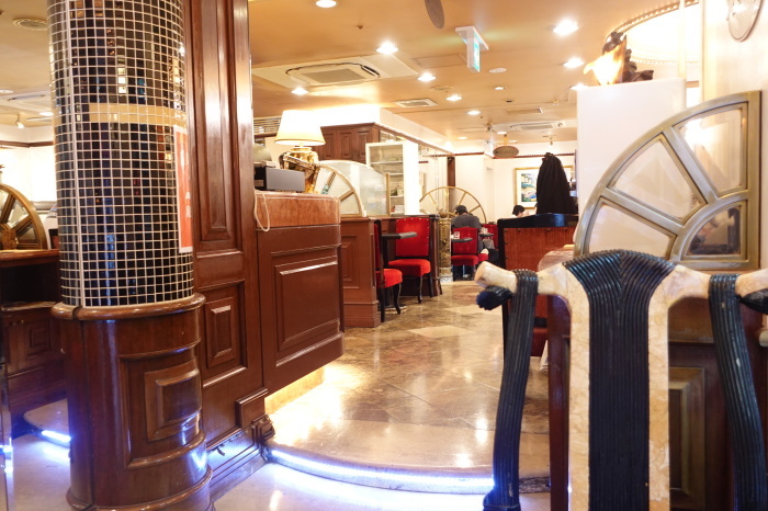 レトロ喫茶でレトロプリン 珈琲専門店 伯爵