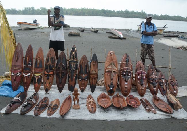 クロコダイル・フェスティバル旅行記パプアニューギニア・セピック川の伝統祭りへ - 地球人