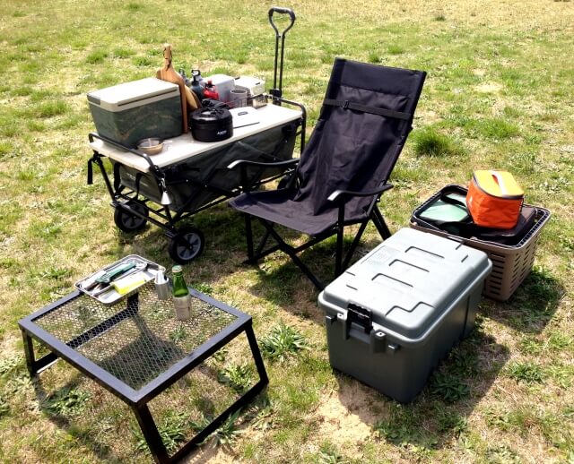 株式会社イープラン〜キャンプ×ユーロ物置®︎〜 とっておきのキャンプグッズは、おしゃれでかっこいい小屋にまとめて保管しませんか？ キャンプ ギアをユーロ物置®︎に収納するメリット ①汚れが気にせず収納できる