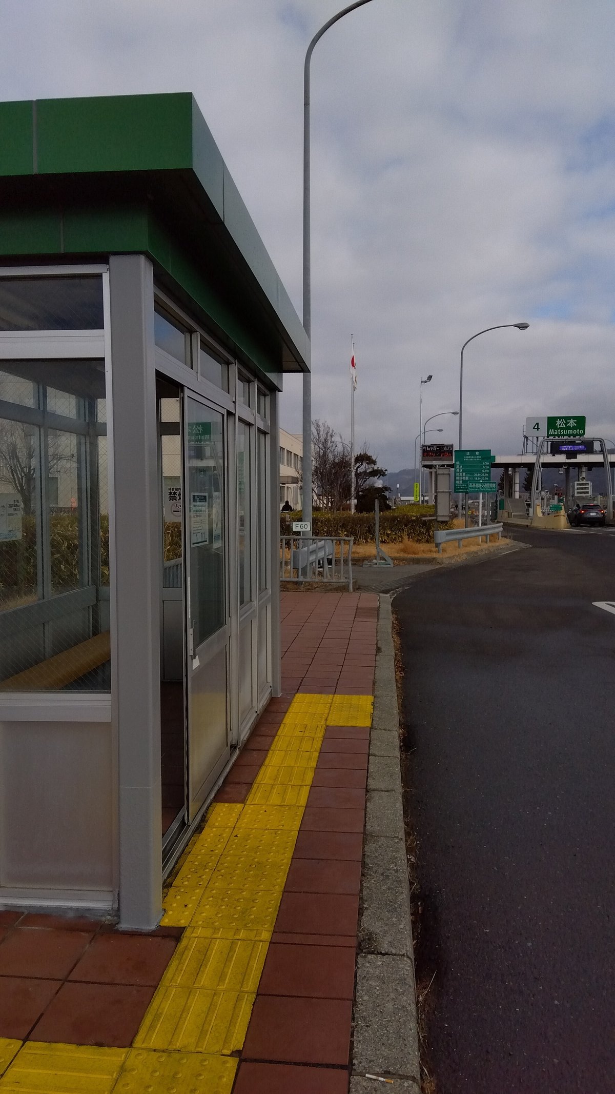 松本合同庁舎玄関前にバス停留所が新設されました！来て！観て！松本『彩』発見