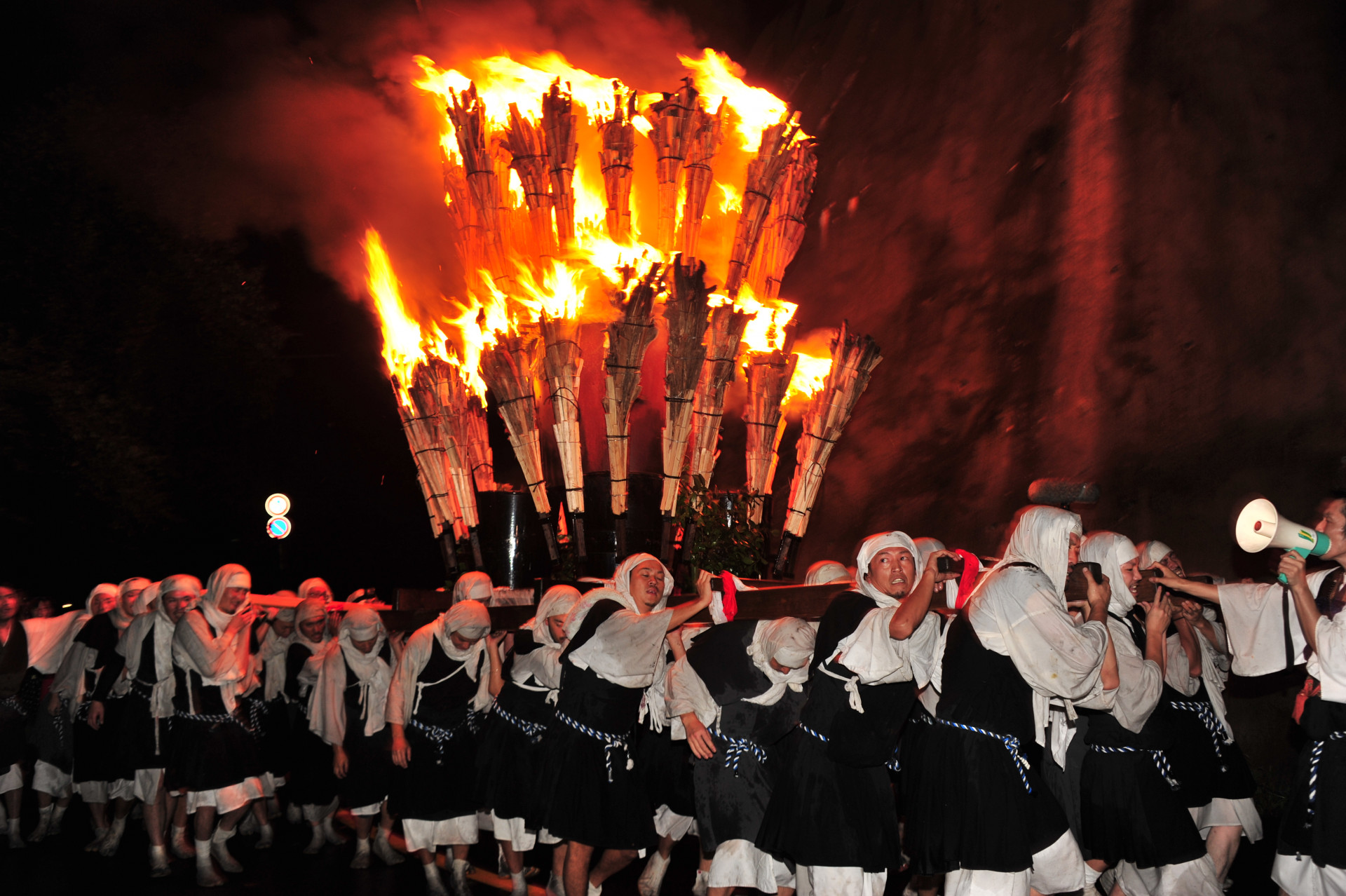 11月23日に二見浦海岸周辺で二見ヒーリングナイトを開催致します。 11月23日は勤労感謝の日。ほっと一息つけるようなイベントとなっています🥰①ナイトアクアリウム ヒーリングナイト限定ナイトアクアリウムを開催します！二見の日