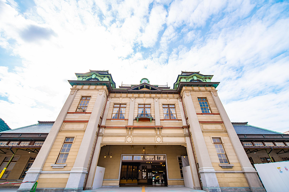 門司港レトロ公式HP – 海と山に囲まれた港町、門司港レトロ。大河のような海峡の向こうには、本州の下関が見えています